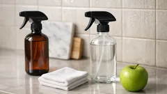 Aceto di mele e acqua ossigenata 3%: come usarli per pulire e disinfettare senza errori